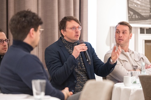 Sören Hammermüller, COO der DEUTSCHENFACHPFLEGE meldet sich auf dem MAIK Update 2026 zu Wort.