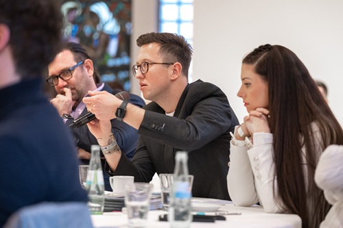 Ajdin Telalovic von der DEUTSCHENFAHCPFLEGE meldet sich auf dem MAIK Update 2026 zu Wort